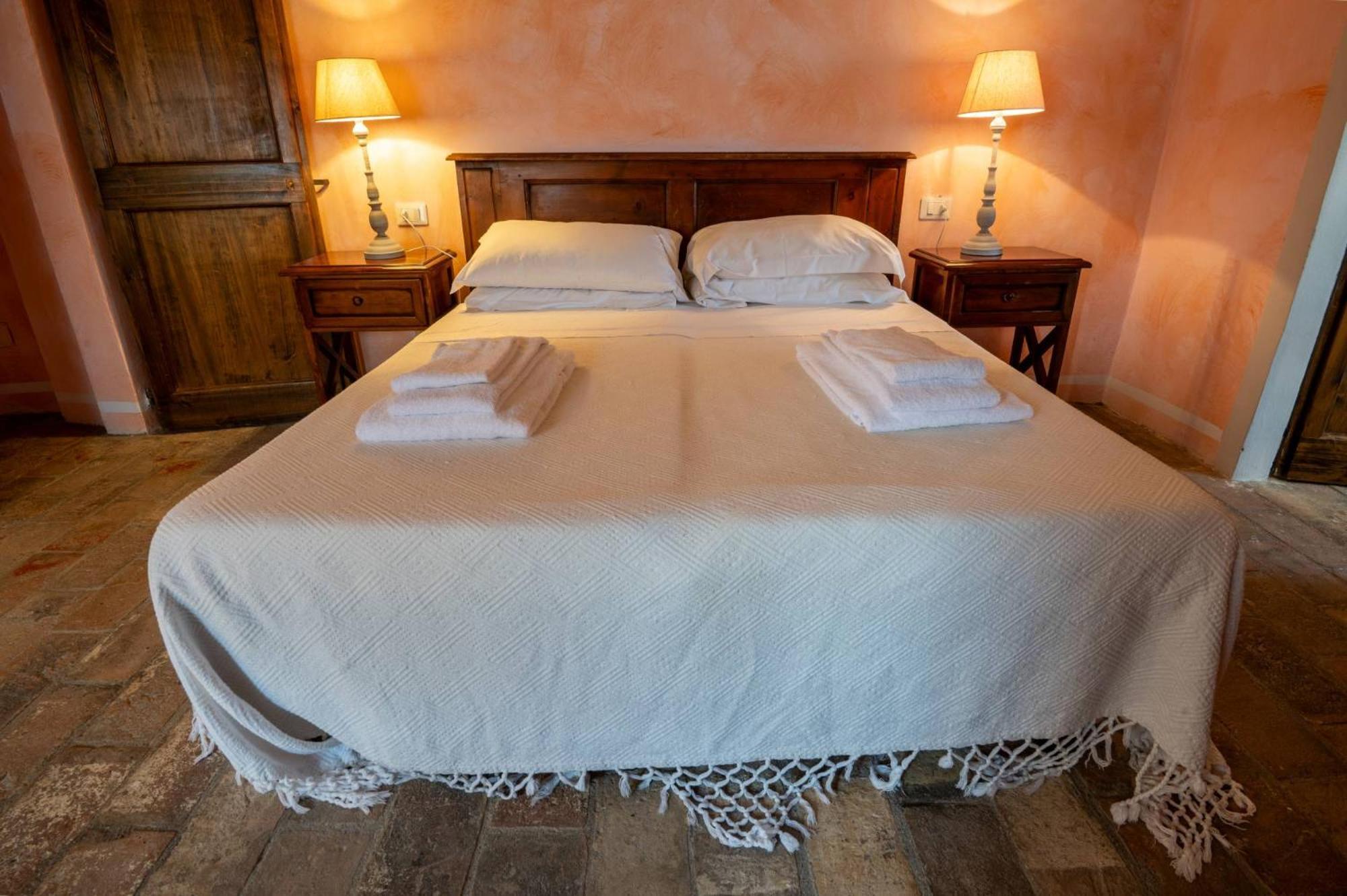 Bed and Breakfast Castello Valenzino Antognola Экстерьер фото