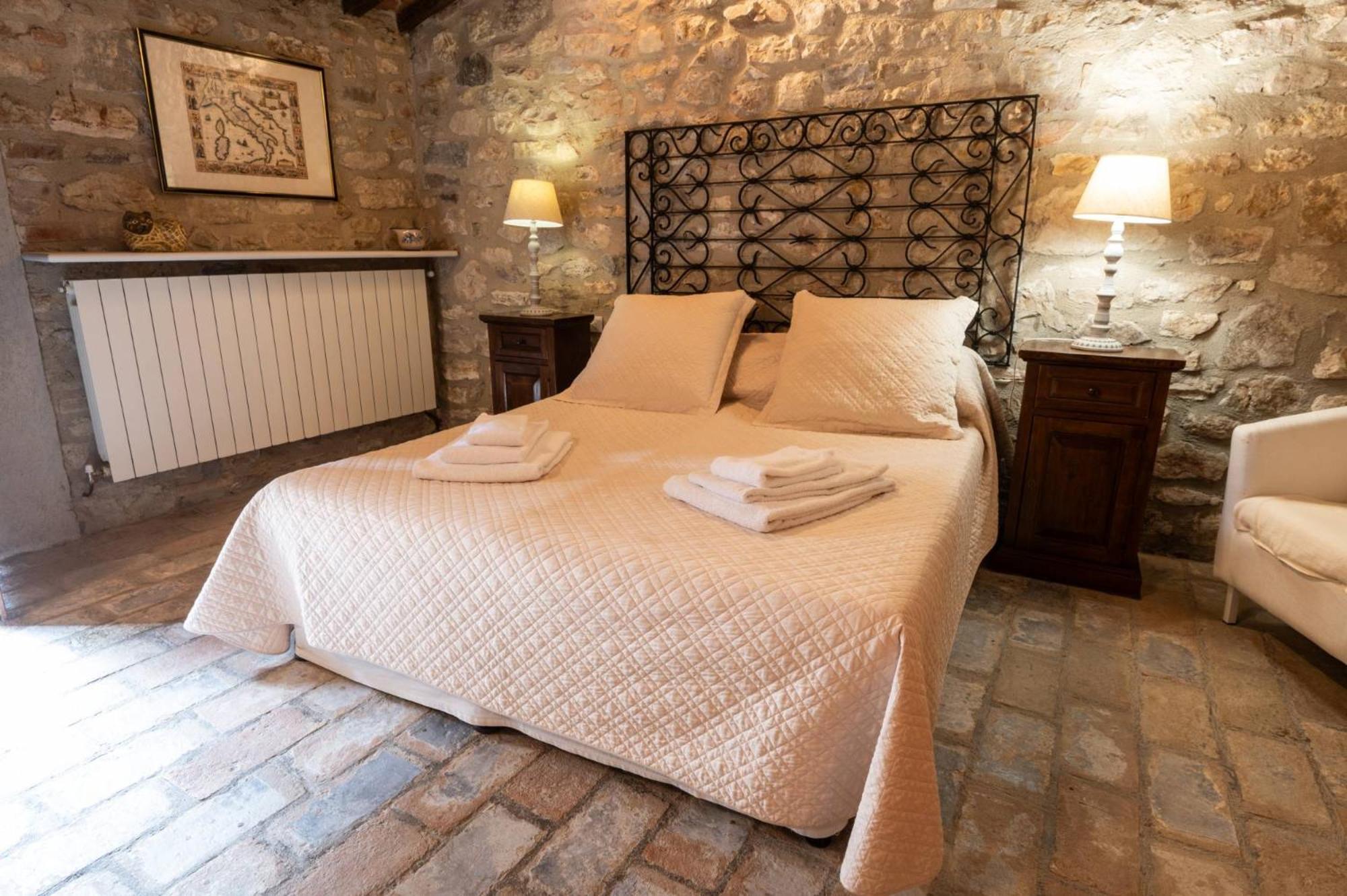 Bed and Breakfast Castello Valenzino Antognola Экстерьер фото